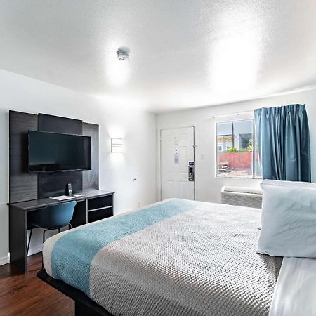 Motel 6 Tampa Near Fairgrounds - Casino Kültér fotó