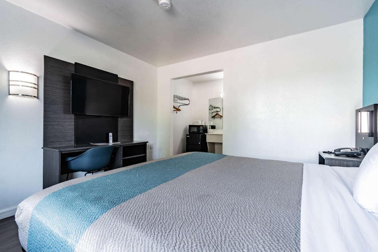 Motel 6 Tampa Near Fairgrounds - Casino Kültér fotó