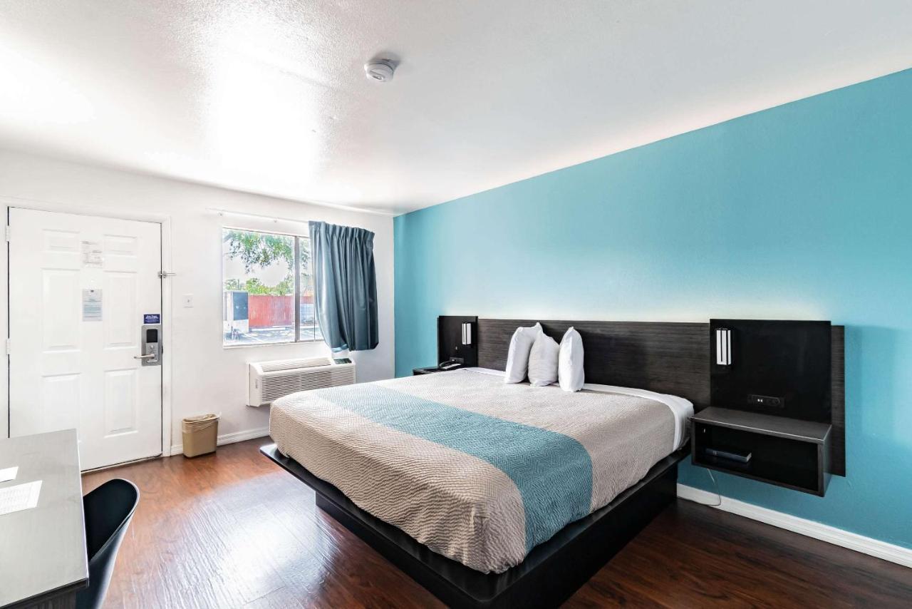 Motel 6 Tampa Near Fairgrounds - Casino Kültér fotó
