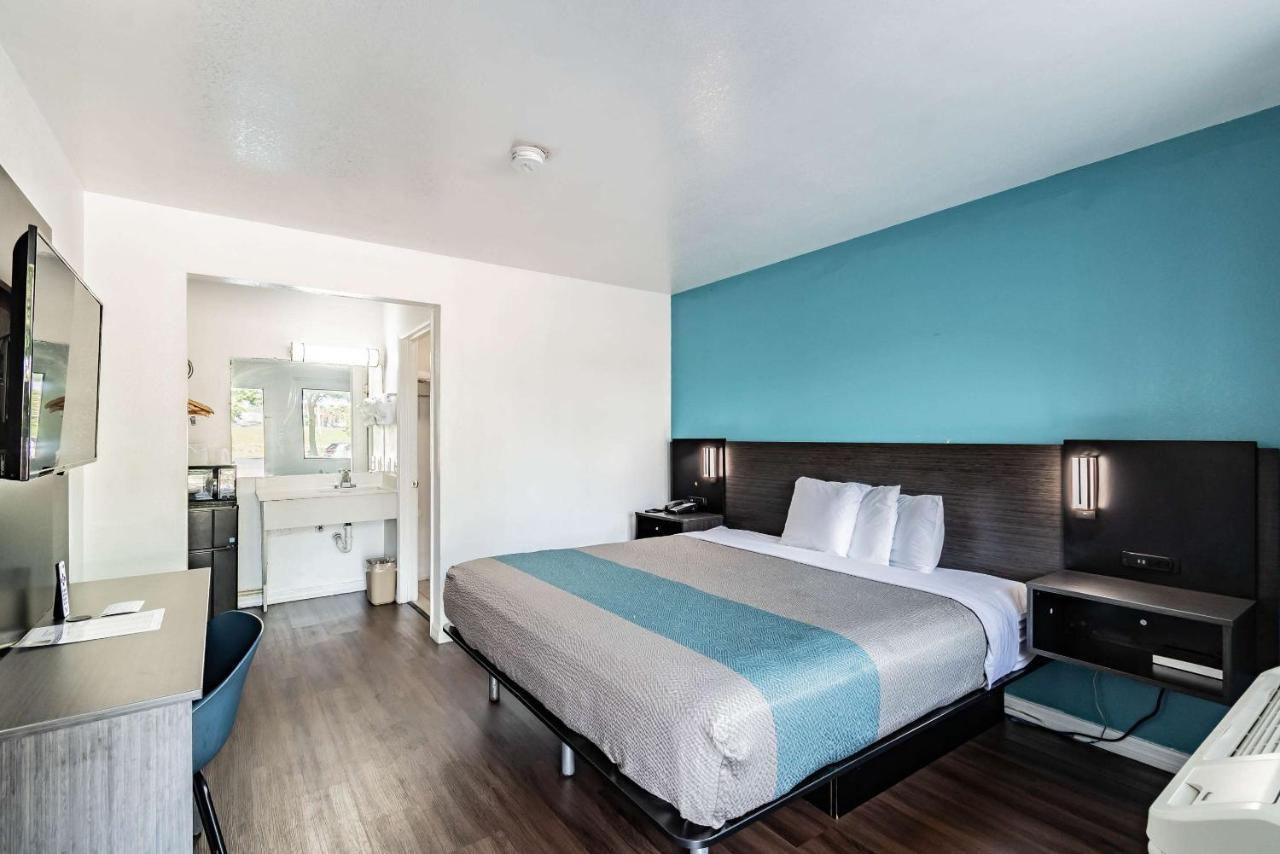 Motel 6 Tampa Near Fairgrounds - Casino Kültér fotó
