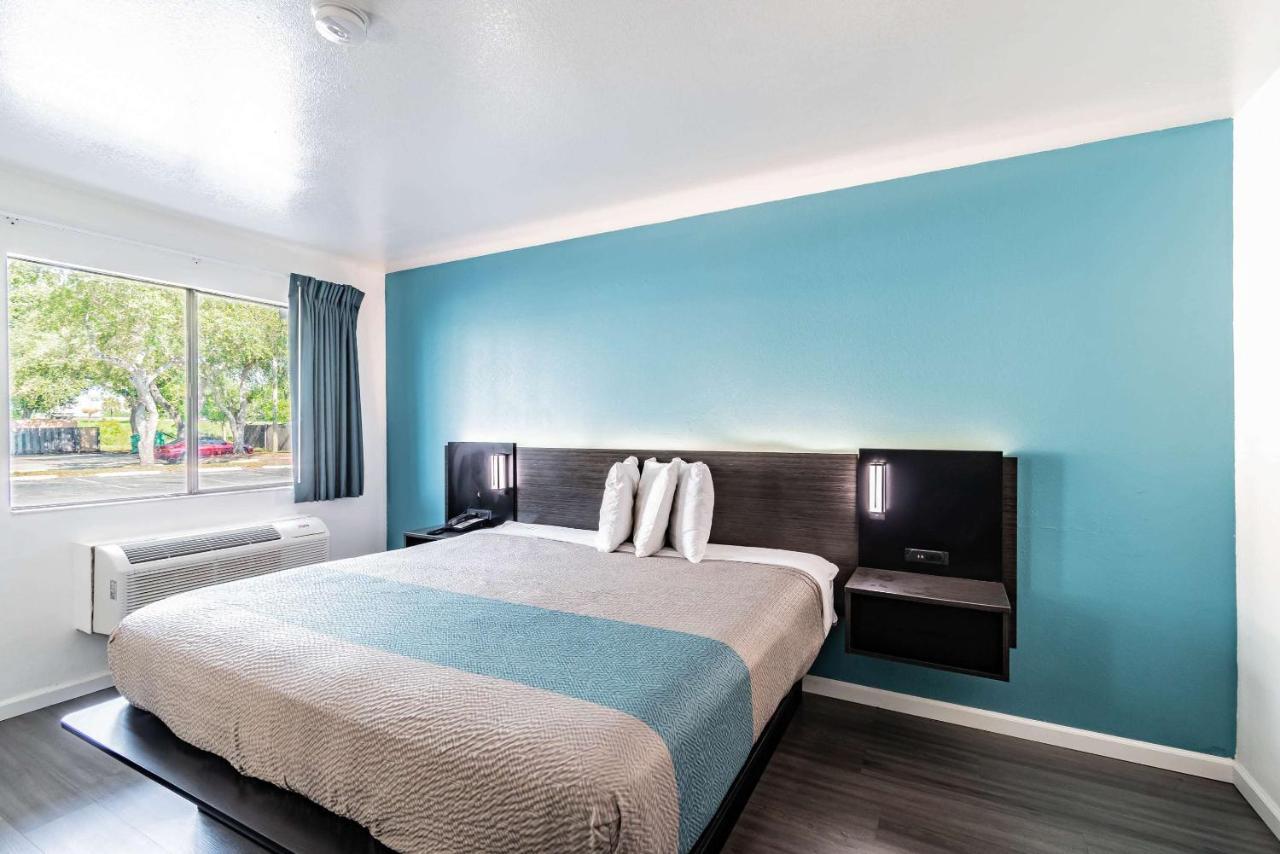 Motel 6 Tampa Near Fairgrounds - Casino Kültér fotó
