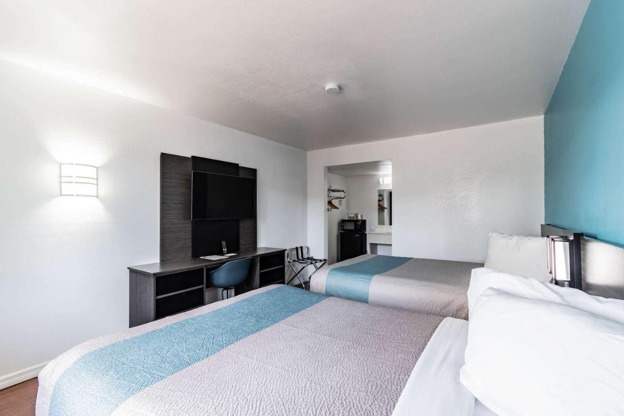Motel 6 Tampa Near Fairgrounds - Casino Kültér fotó